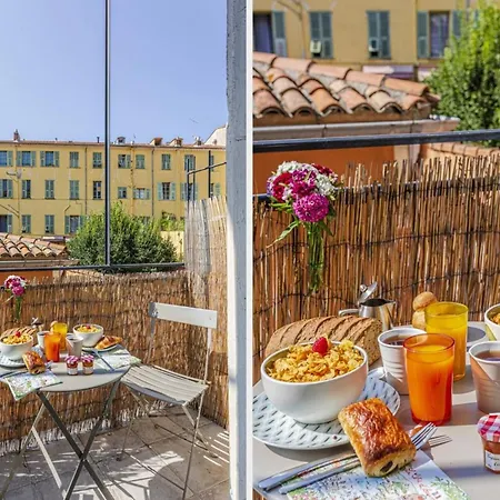 Cassini - Balcony - Ac - Garibaldi Square